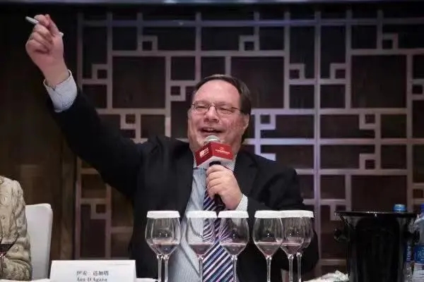 九頂蛇龍珠入選伊安·達(dá)加塔年度世界頂級葡萄酒榜單